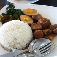 แดง-ดำ วังหิน