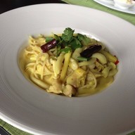 Luna Sky Garden Cafe’ โรงแรมโกลว์ ประตูน้ำ