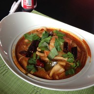 Luna Sky Garden Cafe’ โรงแรมโกลว์ ประตูน้ำ