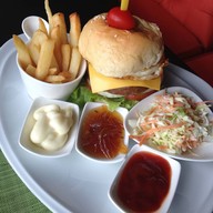 Luna Sky Garden Cafe’ โรงแรมโกลว์ ประตูน้ำ