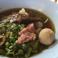 ร้านก๋วยเตี๋ยวรสเด็ด สี่แยกสนามบิน
