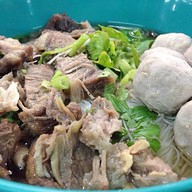 แพนเค้ก & ฟิล์ม (ก๋วยเตี๋ยวและอาหารตามสั่ง) ถนน สรรพวุธ