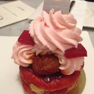 Let Them Eat Cake สยามเซ็นเตอร์