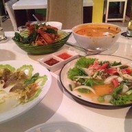 บ้านต้นชมพู่ -