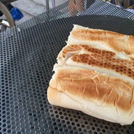 ขนมปังปิ้ง หลังโรงเรียนโรจนวิทย์