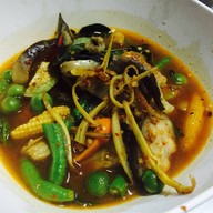 บ้านน้ำล้อม