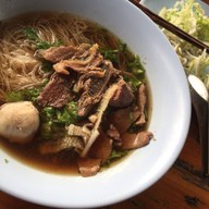 ร้านก๋วยเตี๋ยวรสเด็ด สี่แยกสนามบิน