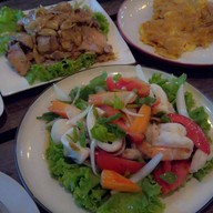 บ้านต้นชมพู่ -