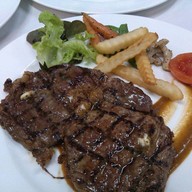 สเต็กข้าวแกงประตูแพร่ง JIRA'S STEAK