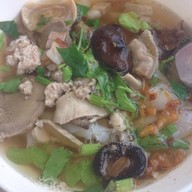 เกาเหลาเลือดหมู สุขุมวิท 38