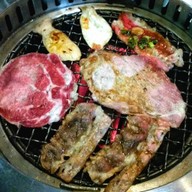 Emperor Yakiniku Buffet ปอร์ติโก้