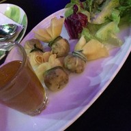 Luna Sky Garden Cafe’ โรงแรมโกลว์ ประตูน้ำ