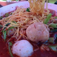 ก๋วยเตี๋ยวหมู เย็นตาโฟ รสเด็ด หลังสวนลุมฯ ถนนสารสิน