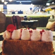 Let Them Eat Cake สยามเซ็นเตอร์