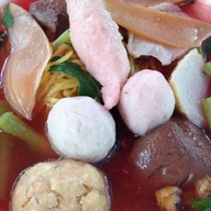 ก๋วยเตี๋ยวหมู เย็นตาโฟ รสเด็ด หลังสวนลุมฯ ถนนสารสิน