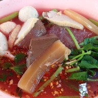 ก๋วยเตี๋ยวหมู เย็นตาโฟ รสเด็ด หลังสวนลุมฯ ถนนสารสิน