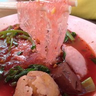 ก๋วยเตี๋ยวหมู เย็นตาโฟ รสเด็ด หลังสวนลุมฯ ถนนสารสิน
