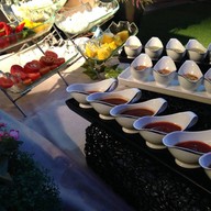 Luna Sky Garden Cafe’ โรงแรมโกลว์ ประตูน้ำ