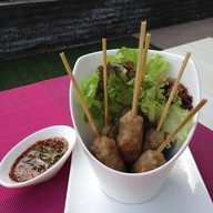 Luna Sky Garden Cafe’ โรงแรมโกลว์ ประตูน้ำ