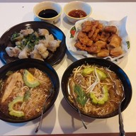 สถาพรก๋วยเตี๋ยวไก่มะระ