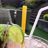 Luna Sky Garden Cafe’ โรงแรมโกลว์ ประตูน้ำ