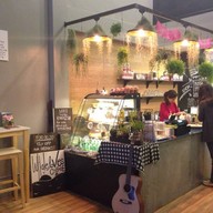 LEE'S CAFE