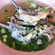 ข้าวมันไก่ ขนมจีน หน้าโรงพยาบาลใกล้หมอ