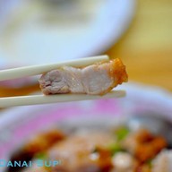 หมูกรอบฟันแตก