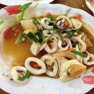 พิภพภัทรซีฟู๊ด (เฟิร์ส) หาดเจ้าหลาว