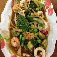 พิภพภัทรซีฟู๊ด (เฟิร์ส) หาดเจ้าหลาว