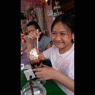 Milk Bar (ห้างฉัตร ลำปาง)