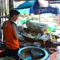 ป้าบุษ ก๋วยเตี๋ยวเรือ