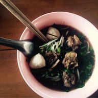 ก๋วยเตี๋ยวติดดิน