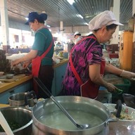 ก๋วยจั๊บโกลาน