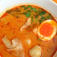 ตาโตก๋วยเตี๋ยวต้มยำน้ำข้น