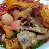 ป้าจุก ก๋วยเตี๋ยวต้มยำ บางโพ