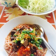 ขนมจีนป้าไร (เจ้าเก่าหลังวัดดอกเอื้อง)