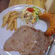 อารีย์ สเต็ก นครหลวง