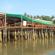 โฮมสเตย์เรือนลำพู เกาะพิทักษ์