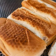 ขนมปังปิ้ง หลังโรงเรียนโรจนวิทย์