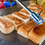 ขนมปังปิ้ง หลังโรงเรียนโรจนวิทย์