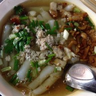 เกาเหลาเลือดหมู สุขุมวิท 38