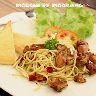สปาเก็ตตี้ผัดพริกแห้งไก่บาร์บีคิว