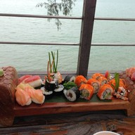 โรงแรมนิกกี้บีช