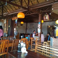 ครัวศรีพร สี่แยกไพศาลี