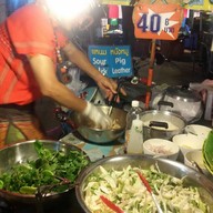 แหนมคลุกโคตรลีลา