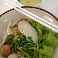 ก๋วยเตี๋ยวลูกชิ้นปลาพรหมประกาย ซอย4