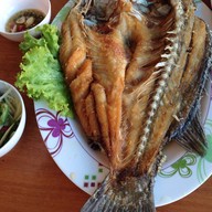 พิภพภัทรซีฟู๊ด (เฟิร์ส) หาดเจ้าหลาว