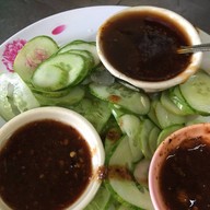 ร้านพี่เลี่ยง ลูกชิ้นปิ้งหน้าแสงทอง