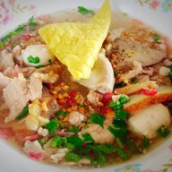 ก๋วยเตี๋ยวรวมมิตร วัดบัวขวัญ